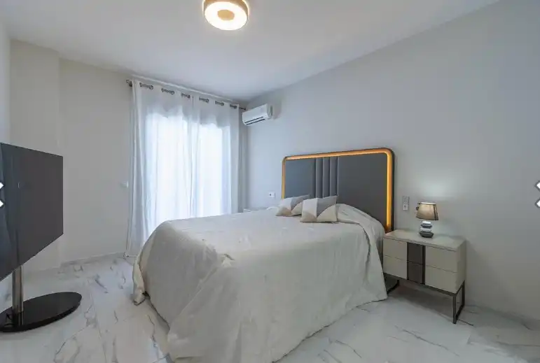 Schlafzimmer von Wohnung zum Verkauf in Marbella mit Klimaanlage, Heizung und Privatgarten