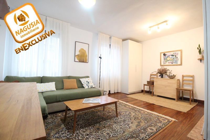 Living room of Flat for sale in Bilbao   with Heating and Furnished