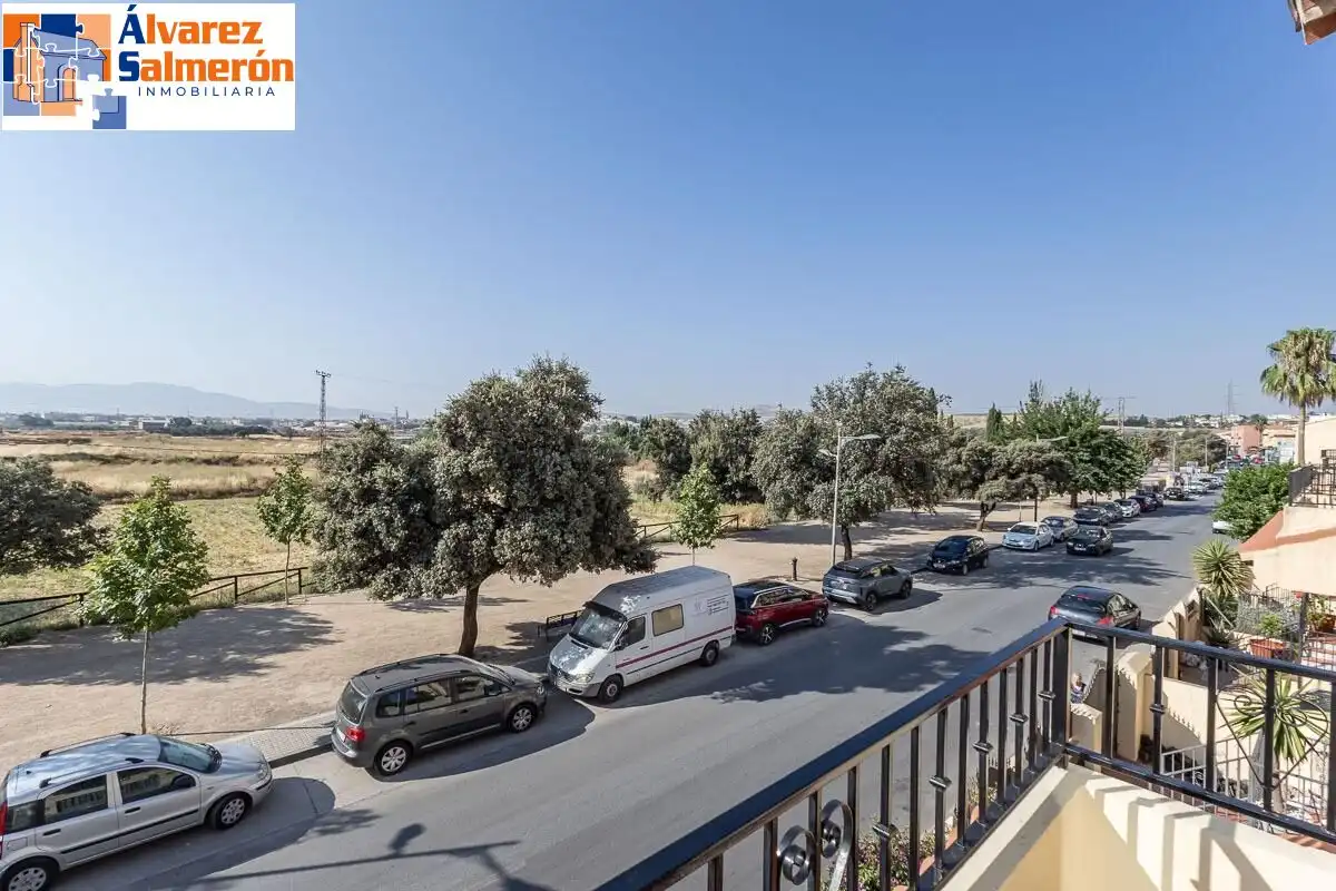 Casa pareada con piscina en venta en Calle CARLOS CANO (HI), imagen 25