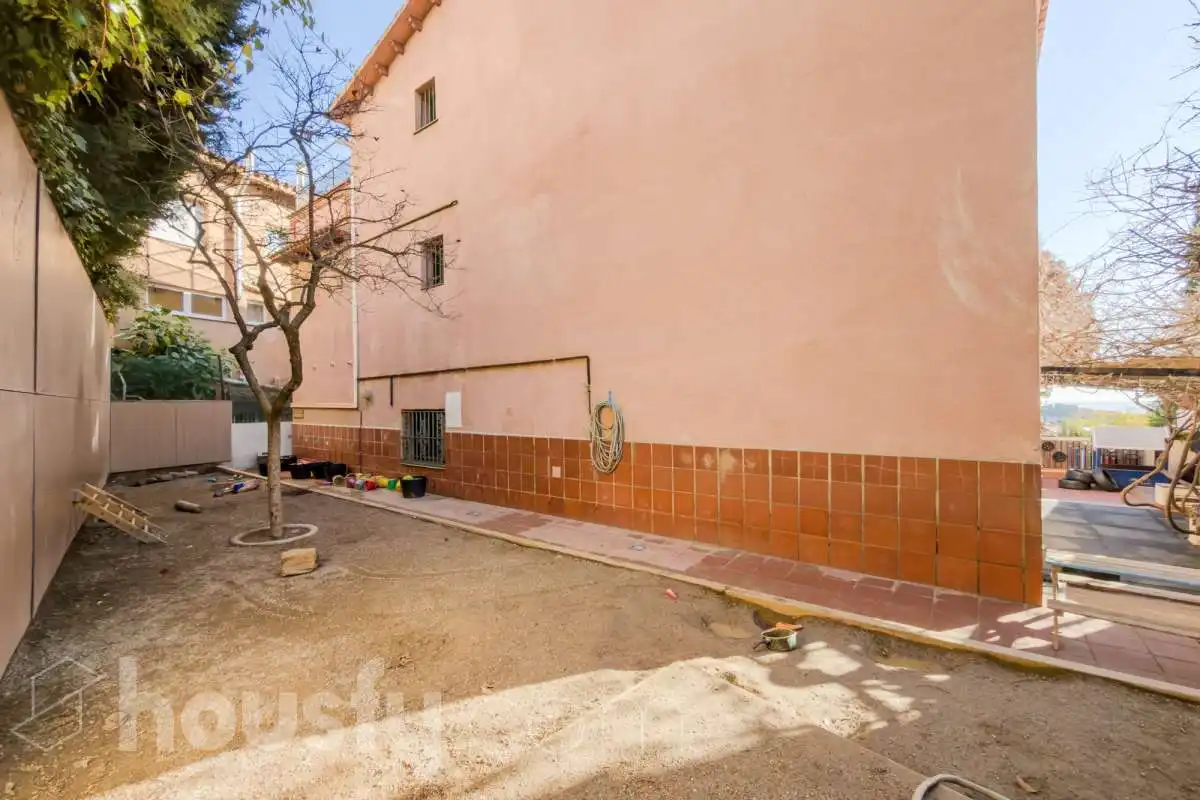 Vista exterior de Casa o chalet en venta en Barcelona con Aire acondicionado, Calefacción y Jardín privado