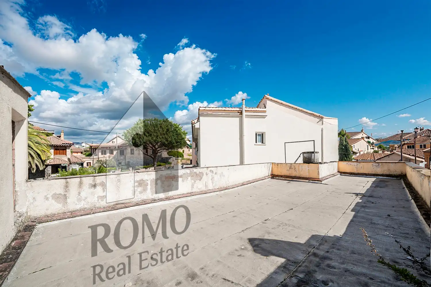 Exterior view of Houses for sale in Santa Perpètua de Mogoda  with Terrace, Storage room and Balcony