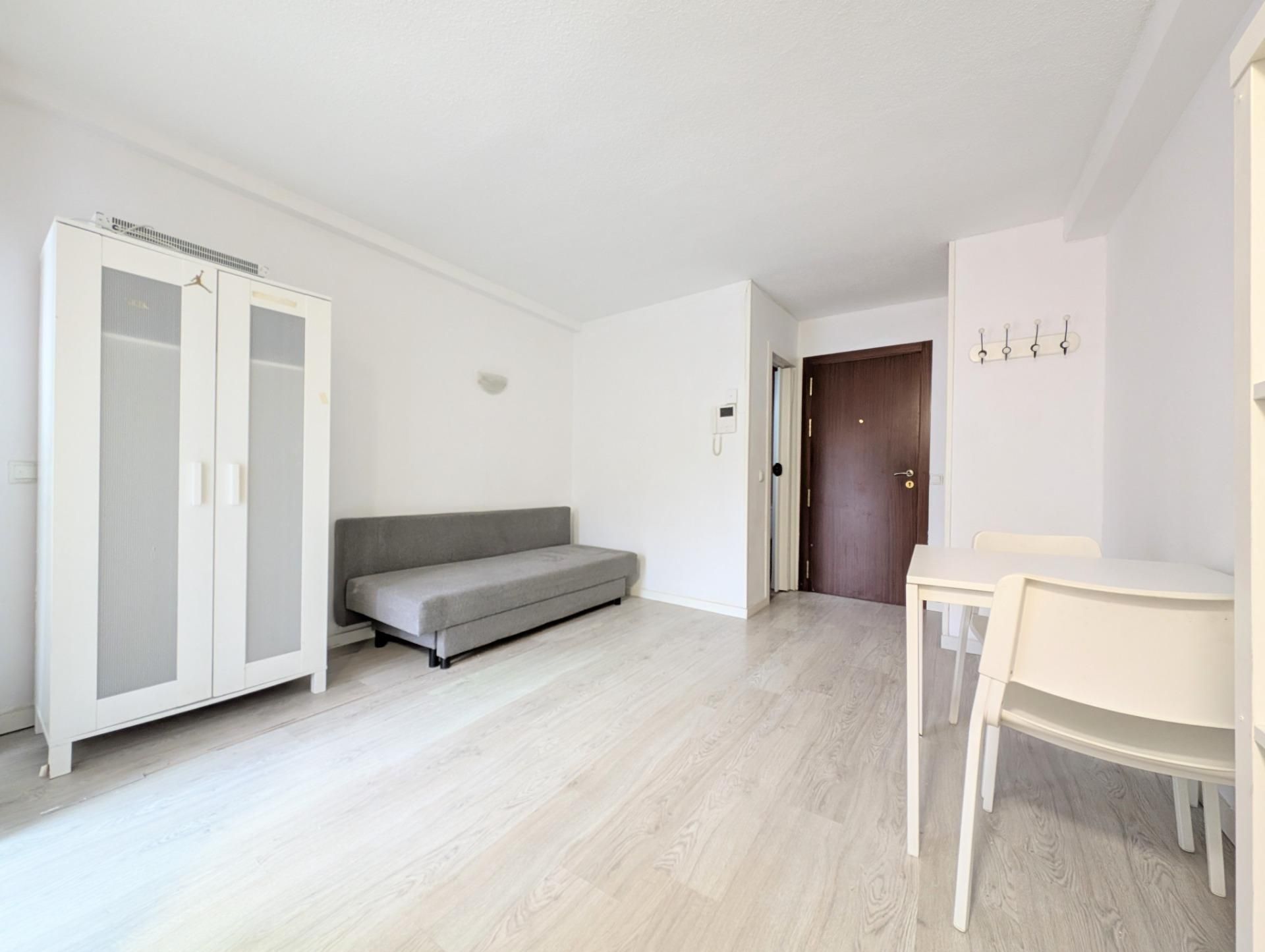 Dormitori de Estudi en venda en  Madrid Capital amb Moblat