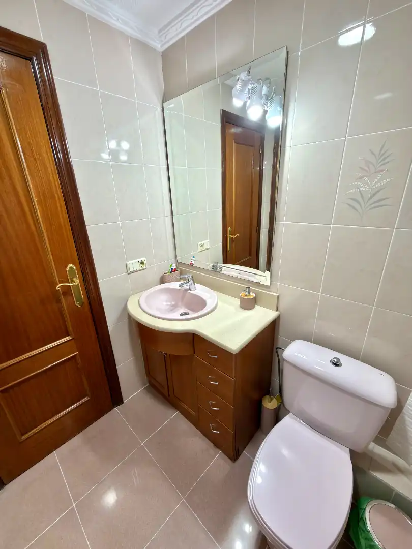 Baño de Piso de alquiler en Xirivella con Aire acondicionado, Calefacción y Terraza