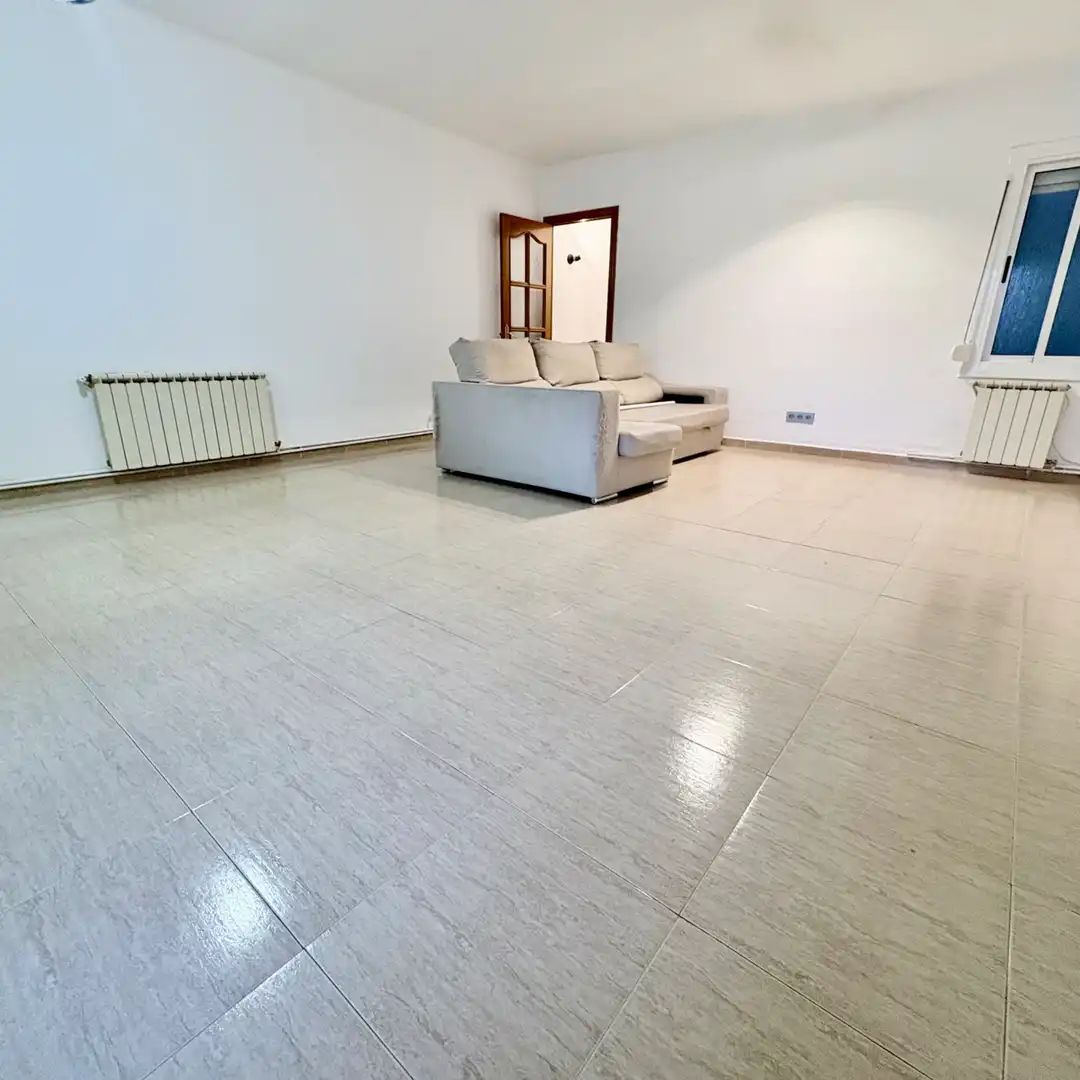 Sala d'estar de Pis en venda en Sant Boi de Llobregat amb Aire condicionat, Calefacció i Terrassa