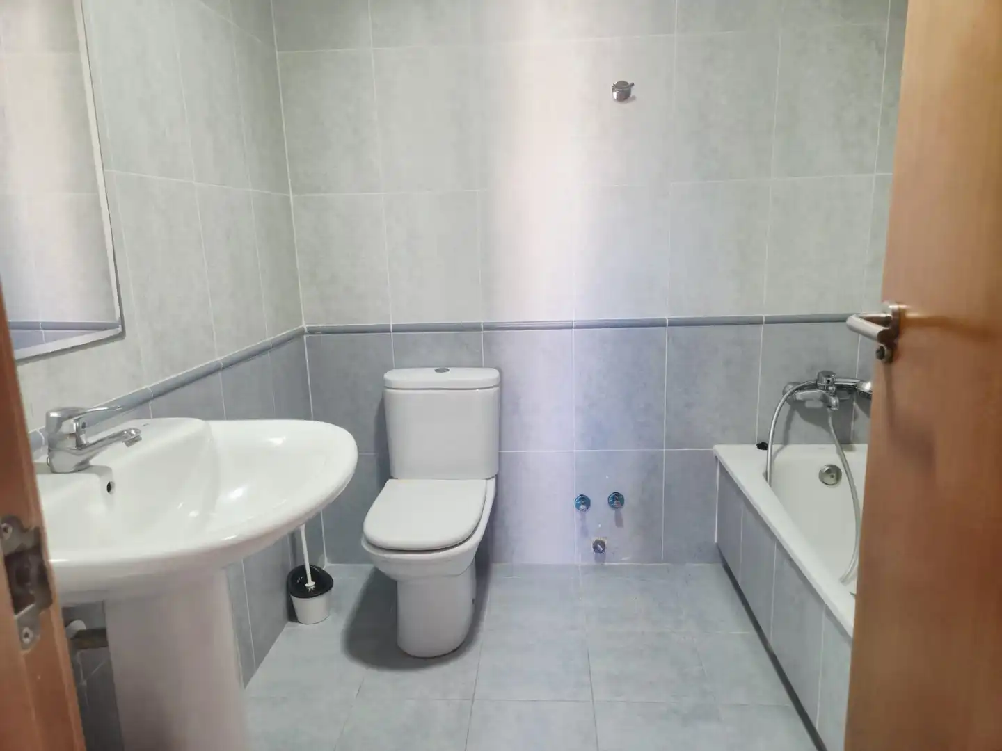 Baño de Piso de alquiler en Aldaia con Aire acondicionado, Trastero y Piscina comunitaria