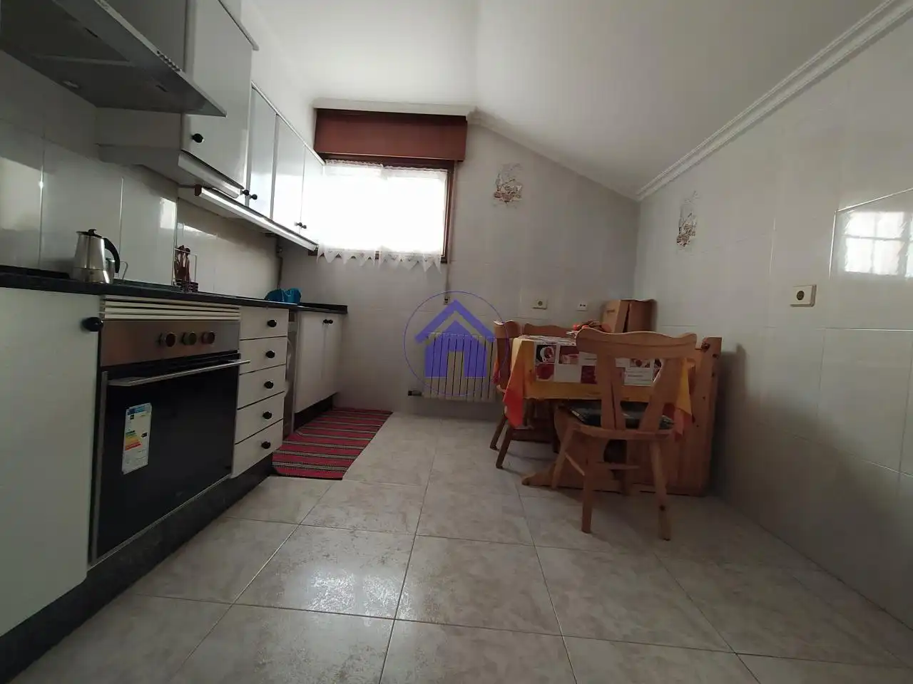 Cuina de Àtic en venda en Vigo  amb Calefacció, Parquet i Terrassa