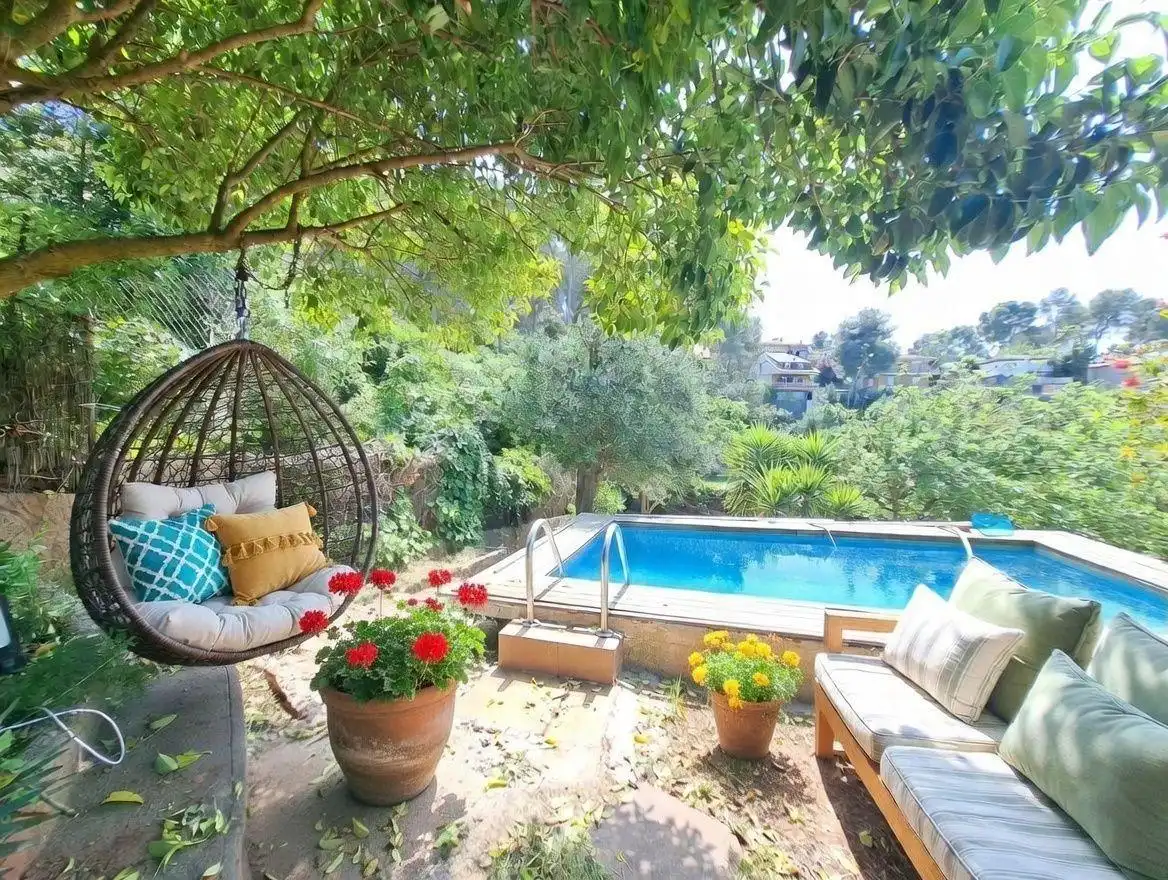 Piscina de Casa o xalet en venda en Castellví de Rosanes amb Calefacció, Jardí privat i Terrassa