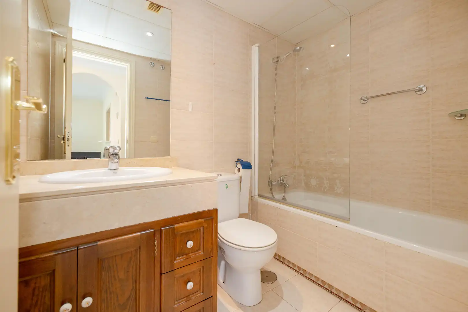 Badezimmer von Dachboden zum Verkauf in Marbella mit Klimaanlage, Heizung und Terrasse