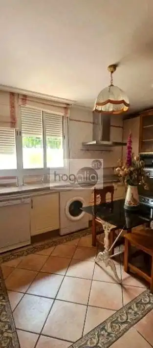 Kitchen of Ground floor for rent in Sevilla  with Air Conditioner and Furnished