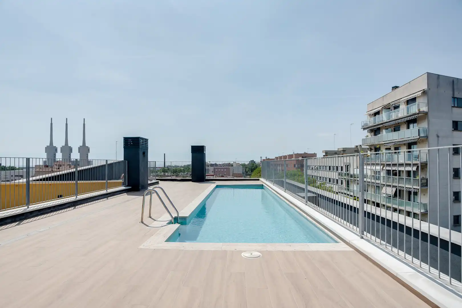Swimming pool of Flat for sale in Badalona  with Heating, Swimming Pool and Balcony
