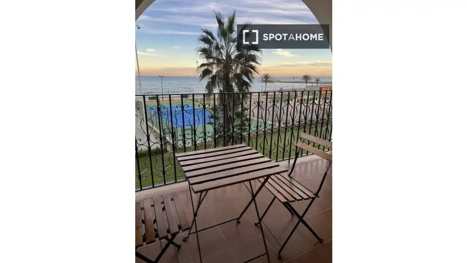 Appartamento con terrazza in affitto a Port Saplaya