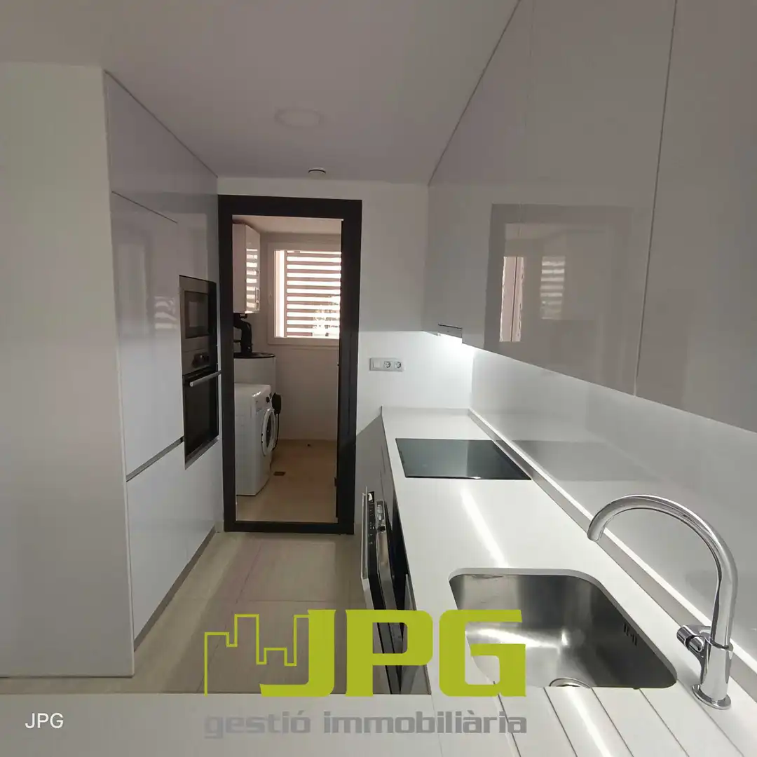 Piso en venta en Calle Violoncellista Vicente Perello, 1, PAU 5