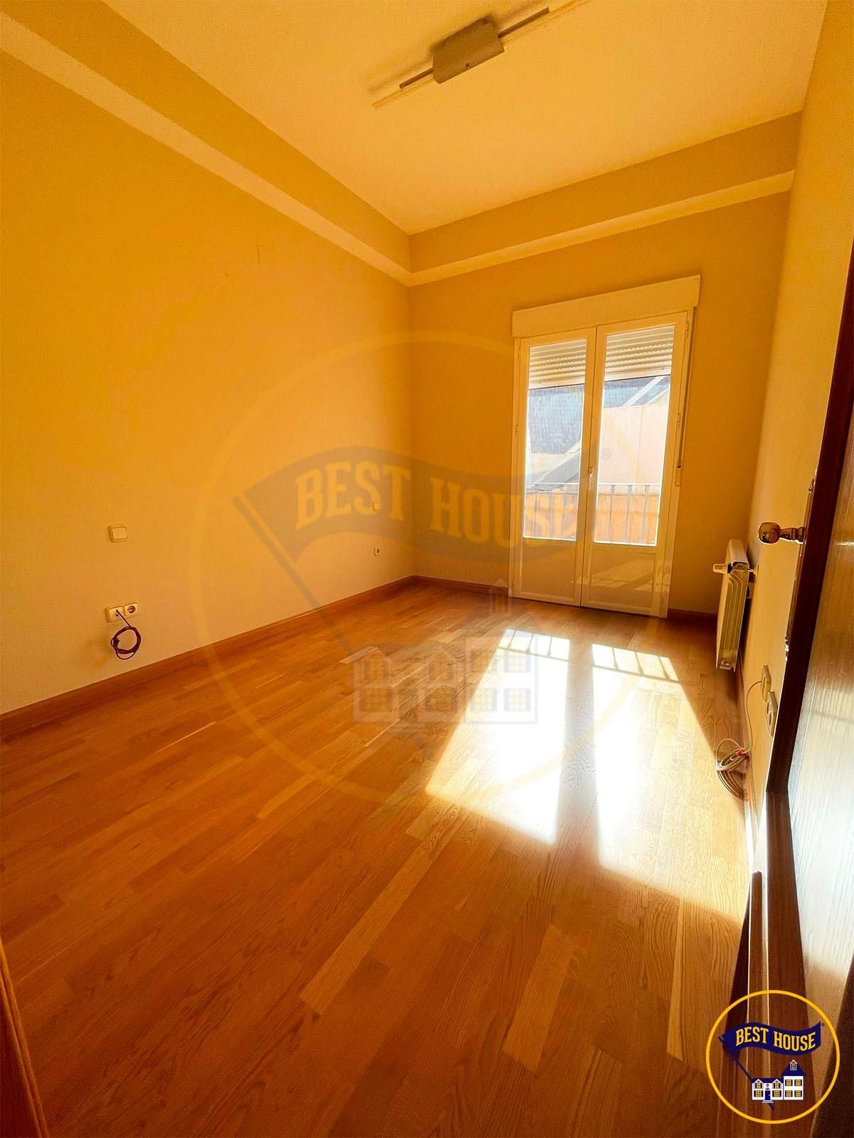 Dormitori de Apartament en venda en Cuenca Capital amb Aire condicionat, Calefacció i Balcó