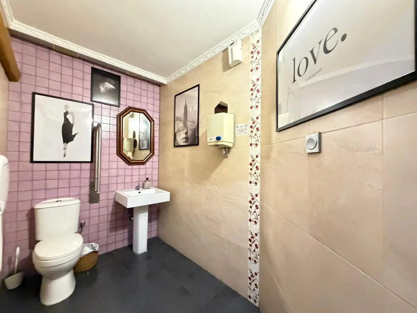 Bathroom of Commercial properties for rent in Torrevieja  with Air Conditioner and Furnished