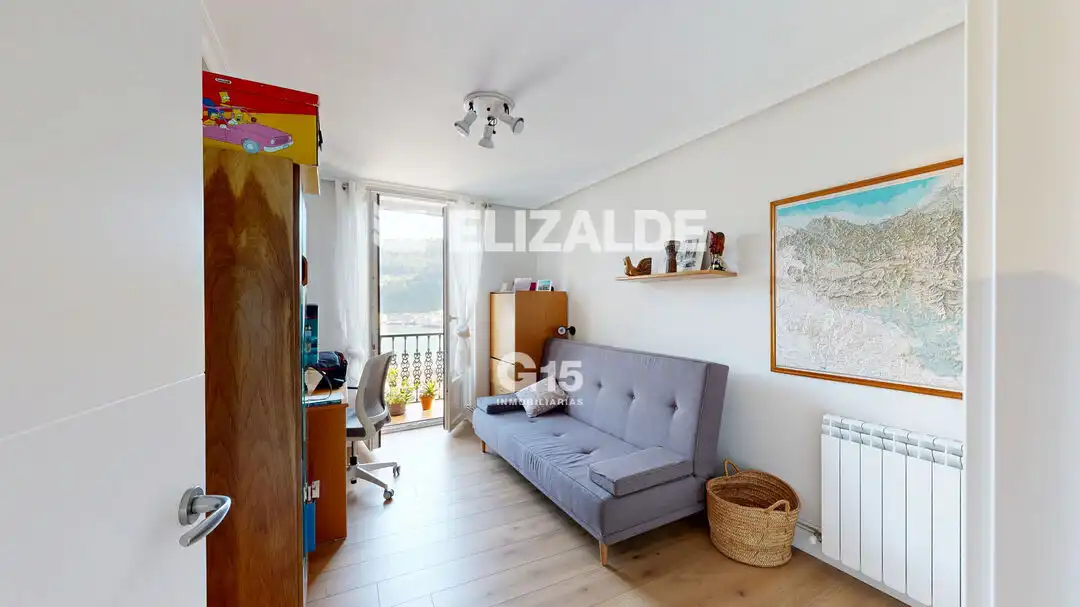 Habitación de Piso en venta en Donostia - San Sebastián  con Calefacción, Trastero y Balcón