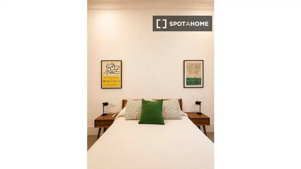 Dormitori de Apartament per a compartir en Sevilla amb Aire condicionat, Terrassa i Moblat