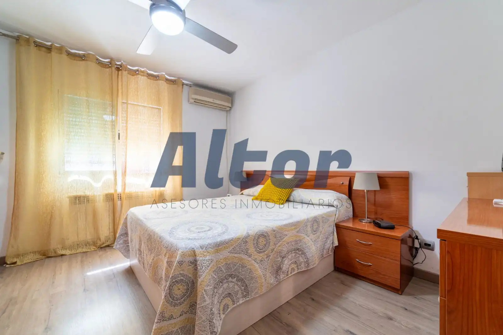 Schlafzimmer von Dachboden zum Verkauf in Madrid mit Klimaanlage, Heizung und Terrasse