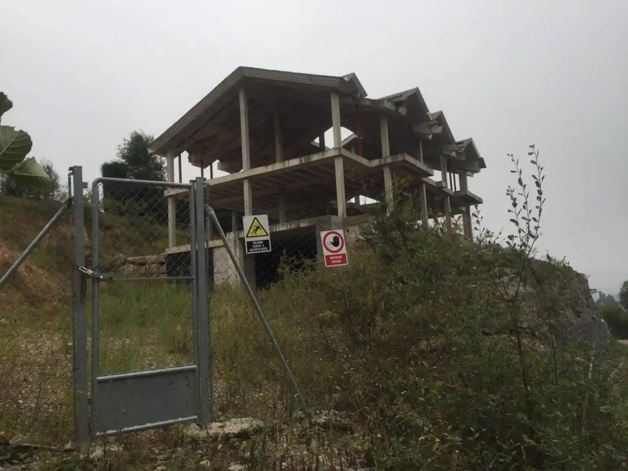 Vista exterior de Edificio en venta en Udías