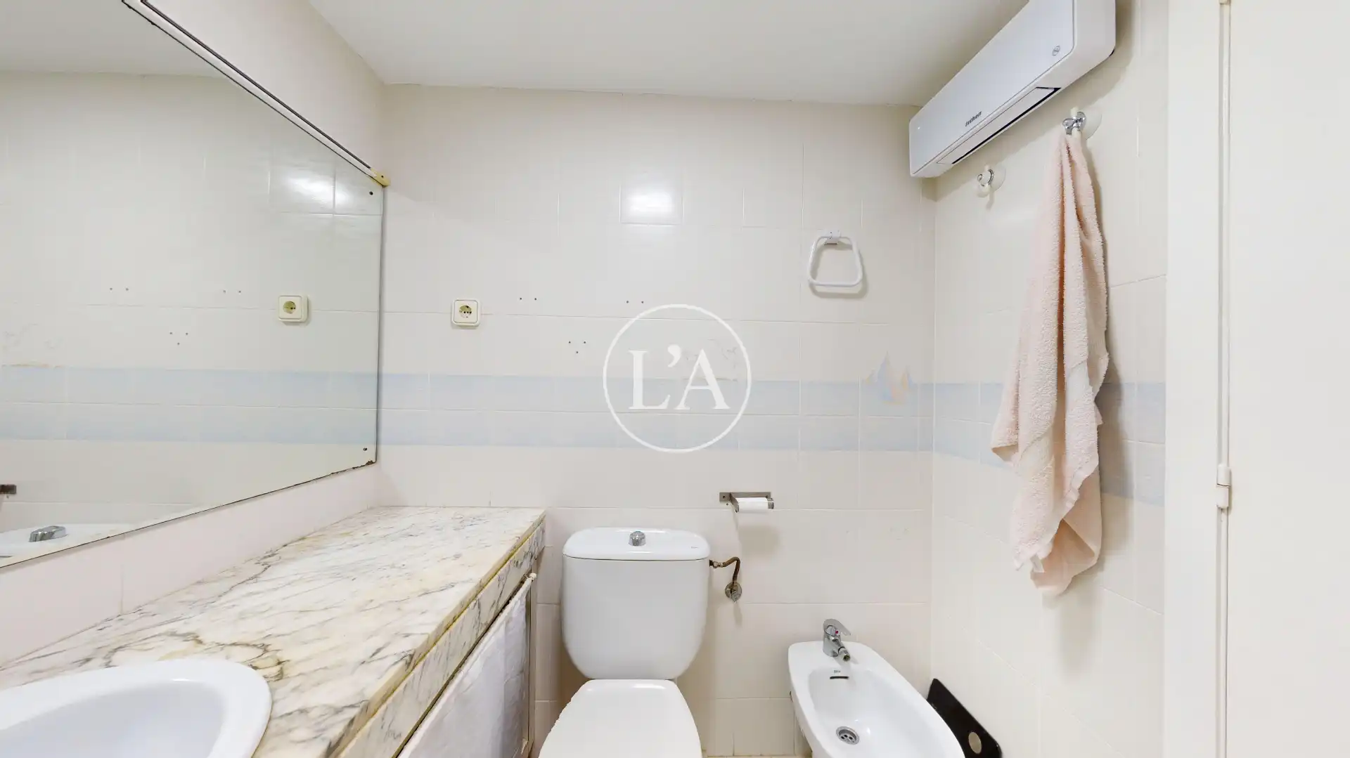 Badezimmer von Wohnung zum Verkauf in Cambrils mit Klimaanlage, Heizung und Terrasse