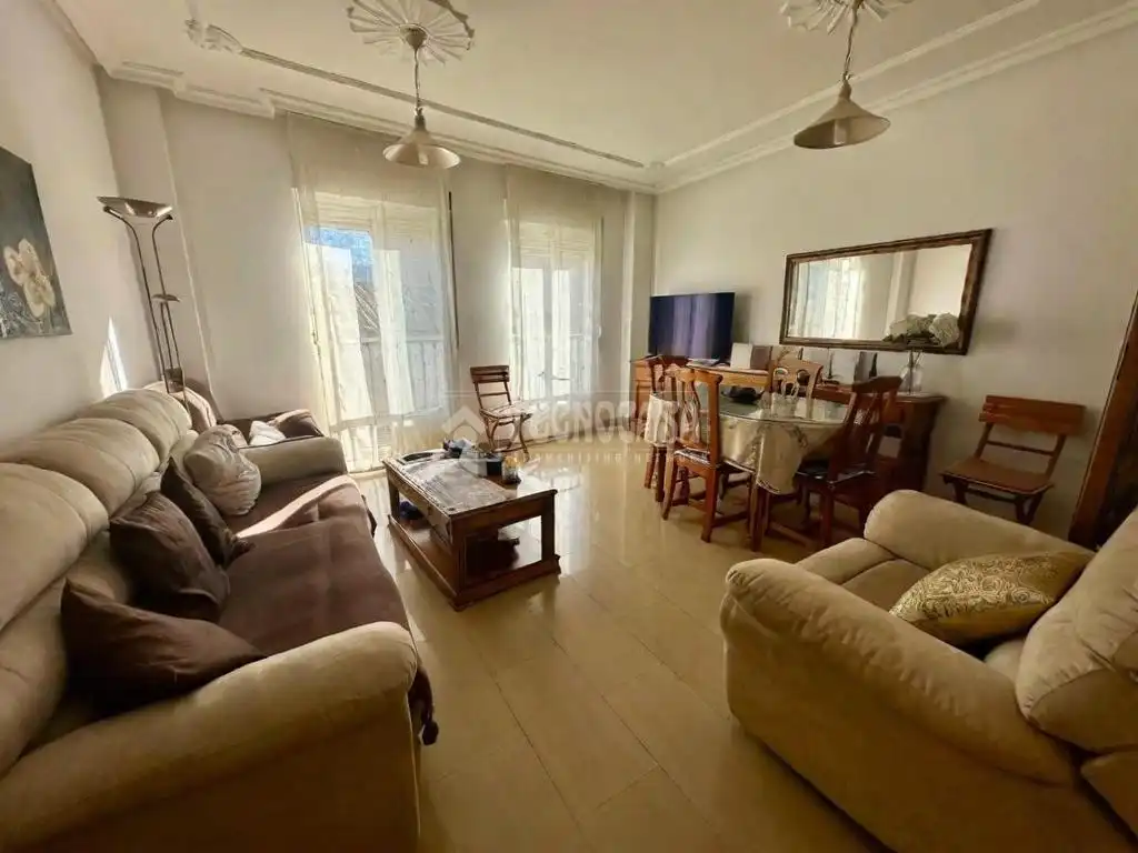 Piso con terraza en venta en C. Virgen de la Cabeza, imagen 3