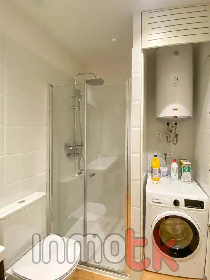 Baño de Piso de alquiler en A Coruña Capital  con Calefacción y Amueblado