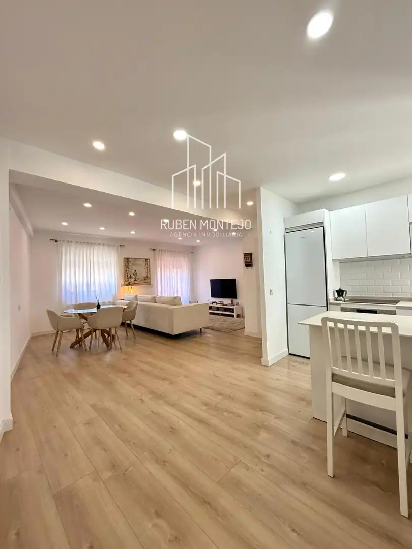 Living room of Flat for rent in Salamanca  with Heating, Terrace and Furnished