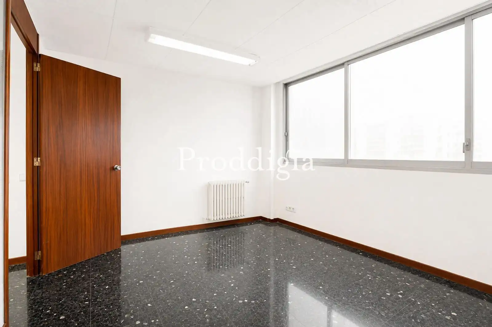 Office for rent in Barcelona  with Air Conditioner and Internet
