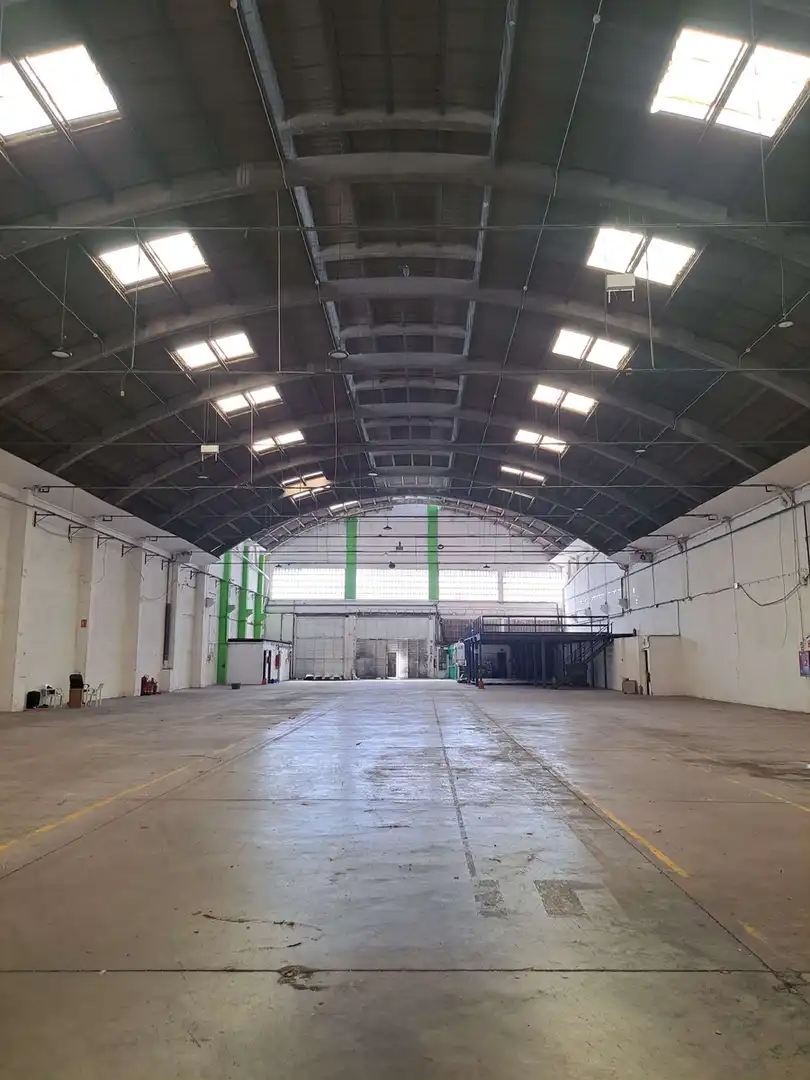 Fabrikhallen zur Miete in Centre