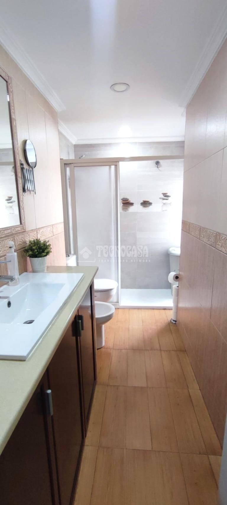 Bathroom of Flat for sale in Alcalá de Guadaira  with Air Conditioner