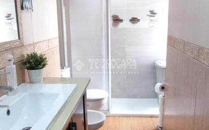 Bathroom of Flat for sale in Alcalá de Guadaira  with Air Conditioner