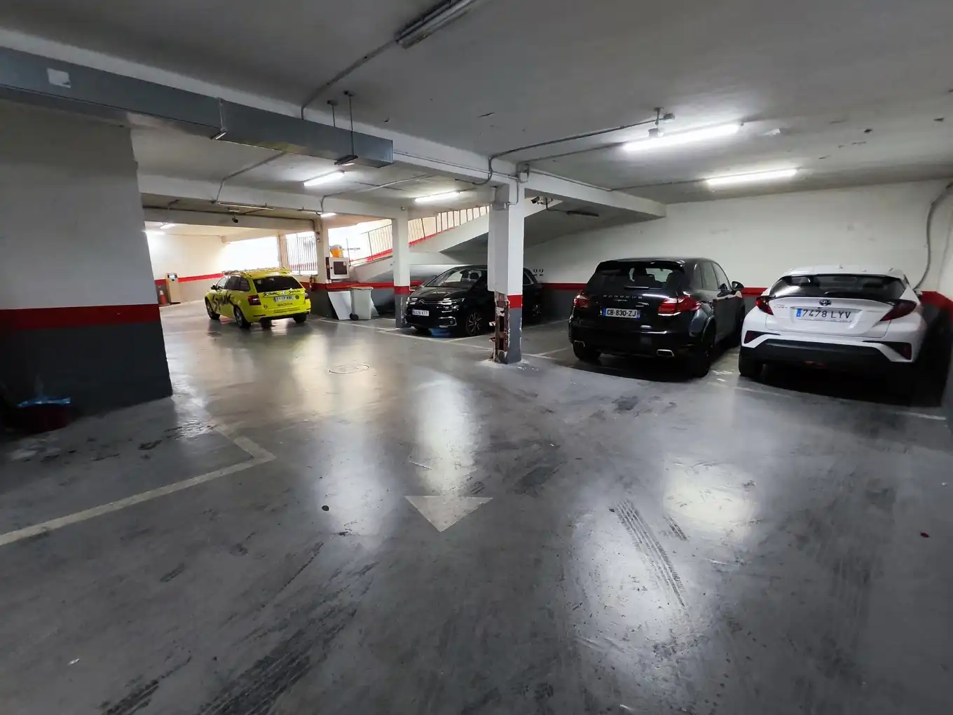 Parkplatz von Garage zur Miete in Madrid mit Alarm