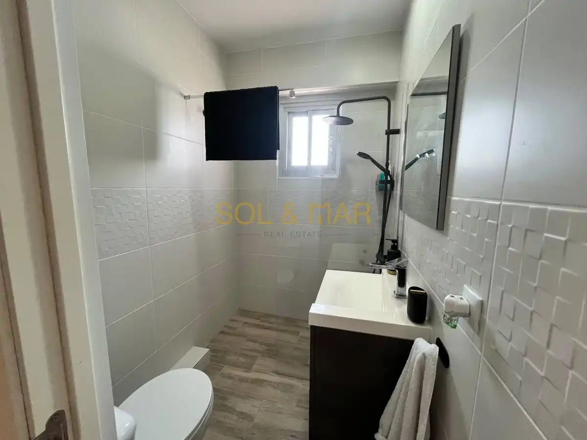Bany de Apartament de lloguer en Torremolinos amb Terrassa