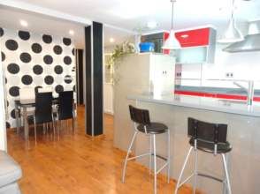 Cuina de Pis de lloguer en Gijón  amb Parquet, Moblat i Forn