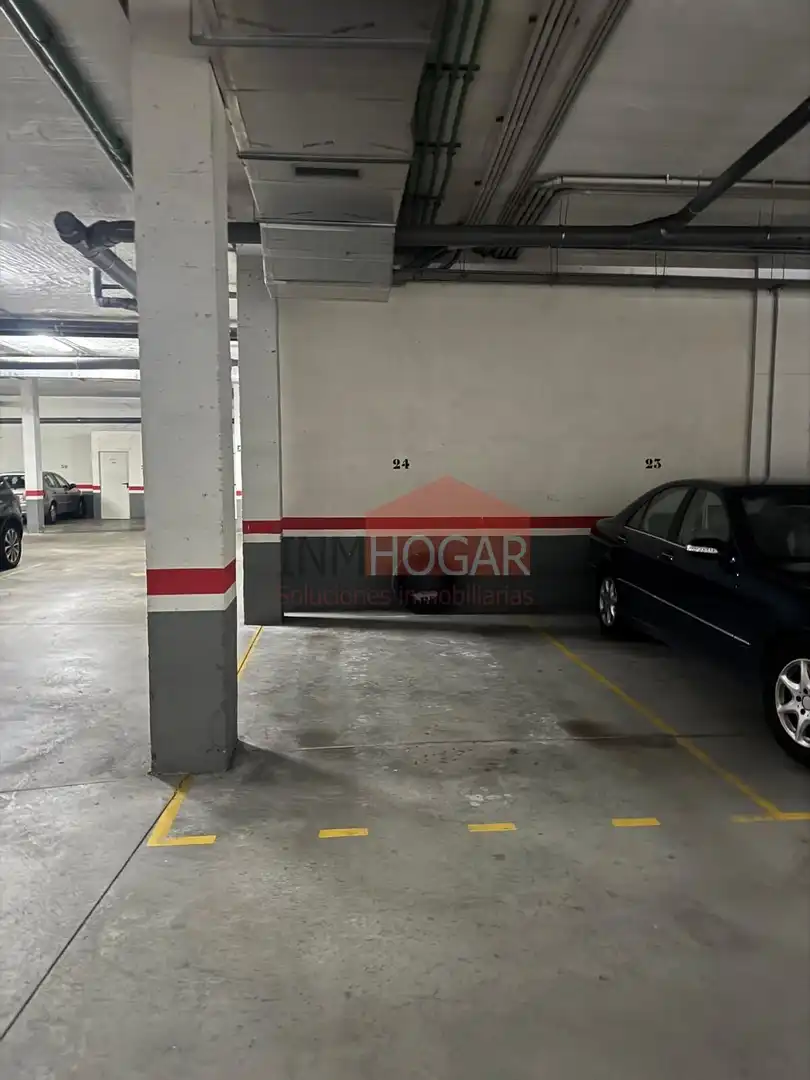 Aparcament de Pis en venda en Ávila amb Terrassa i Balcó