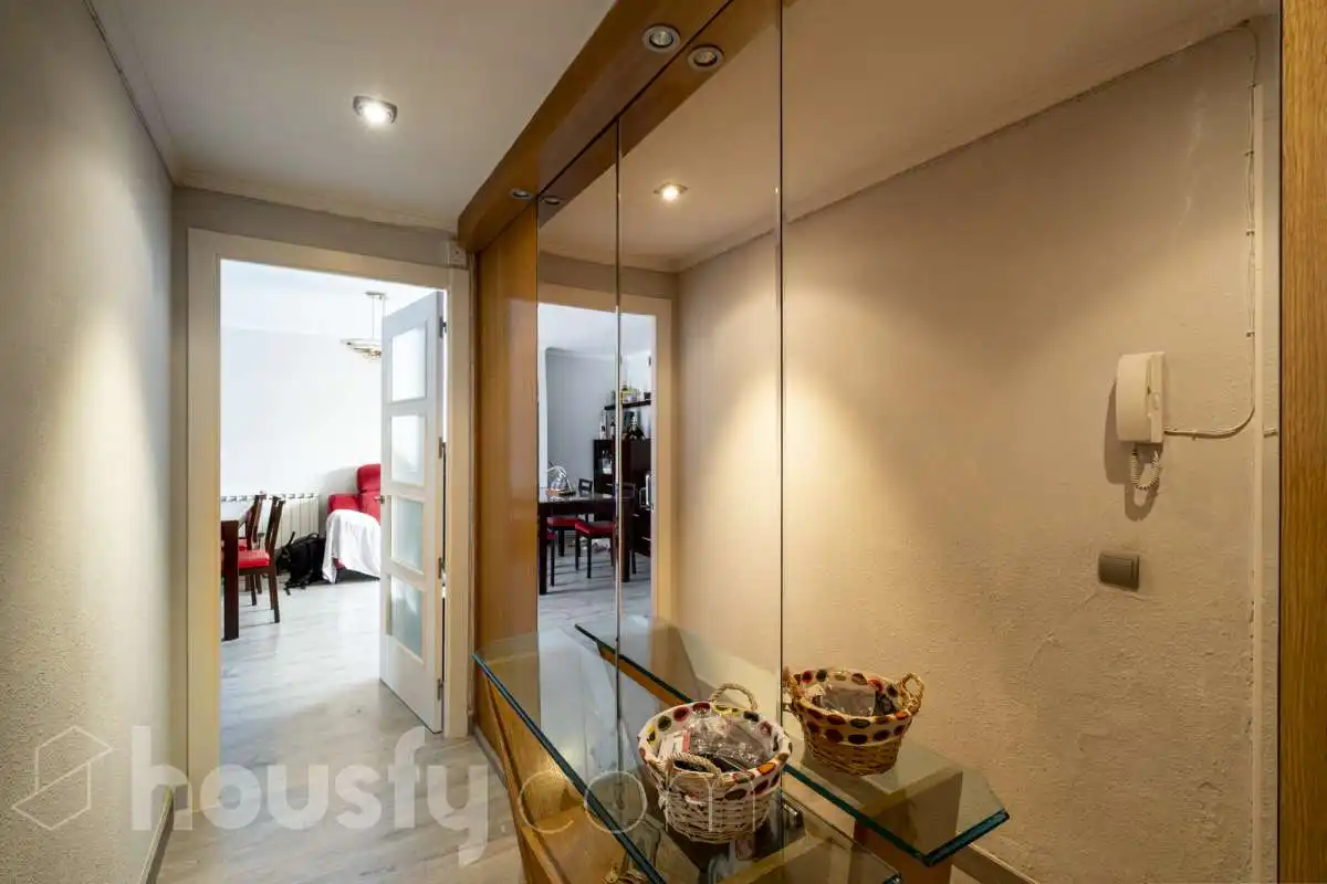 Piso en venta en Santa Perpètua de Mogoda con Balcón