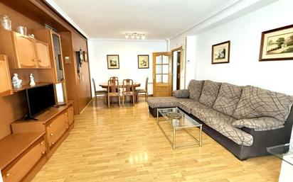 Sala d'estar de Pis en venda en Cuenca Capital amb Calefacció i Traster