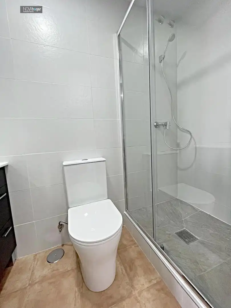 Baño de Piso de alquiler en Málaga con Aire acondicionado, Calefacción y Amueblado