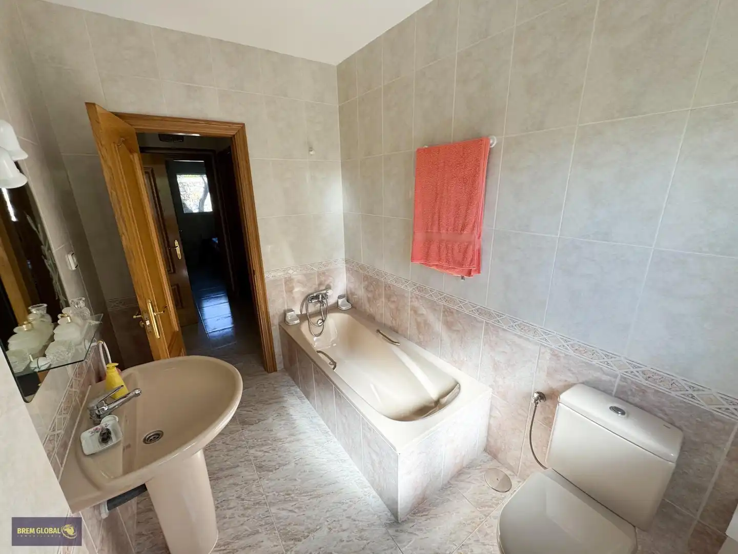 Bathroom of Houses for sale in La Cabrera  with Heating, Private garden and Swimming Pool