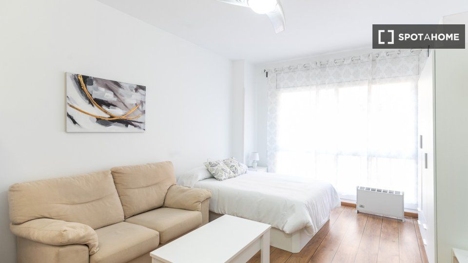 Habitación de Piso de alquiler en  Barcelona Capital con Aire acondicionado, Calefacción y Amueblado