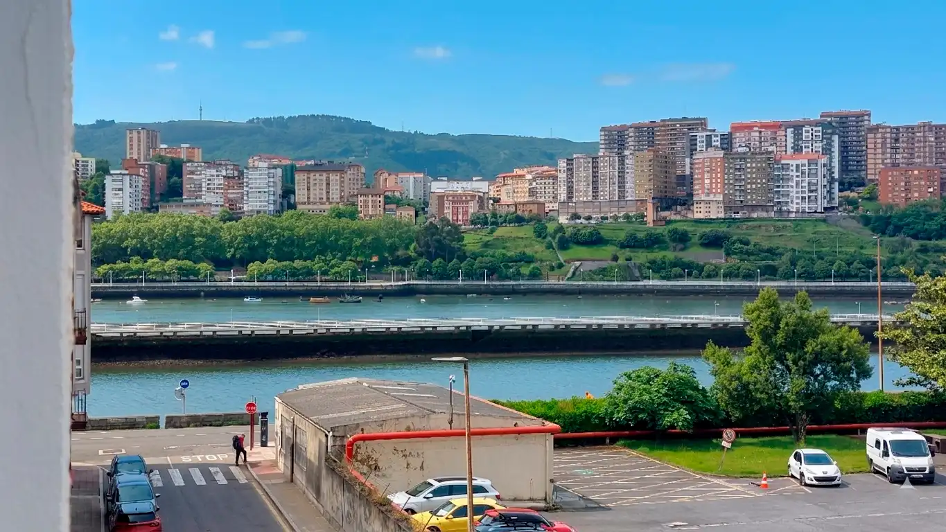 Vista exterior de Piso en venta en Leioa