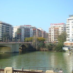Vista exterior de Local en venda en  Sevilla Capital