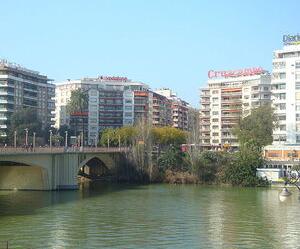 Vista exterior de Local en venda en  Sevilla Capital