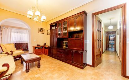 Living room of Flat for sale in  Madrid Capital  with Heating, Private garden and Terrace