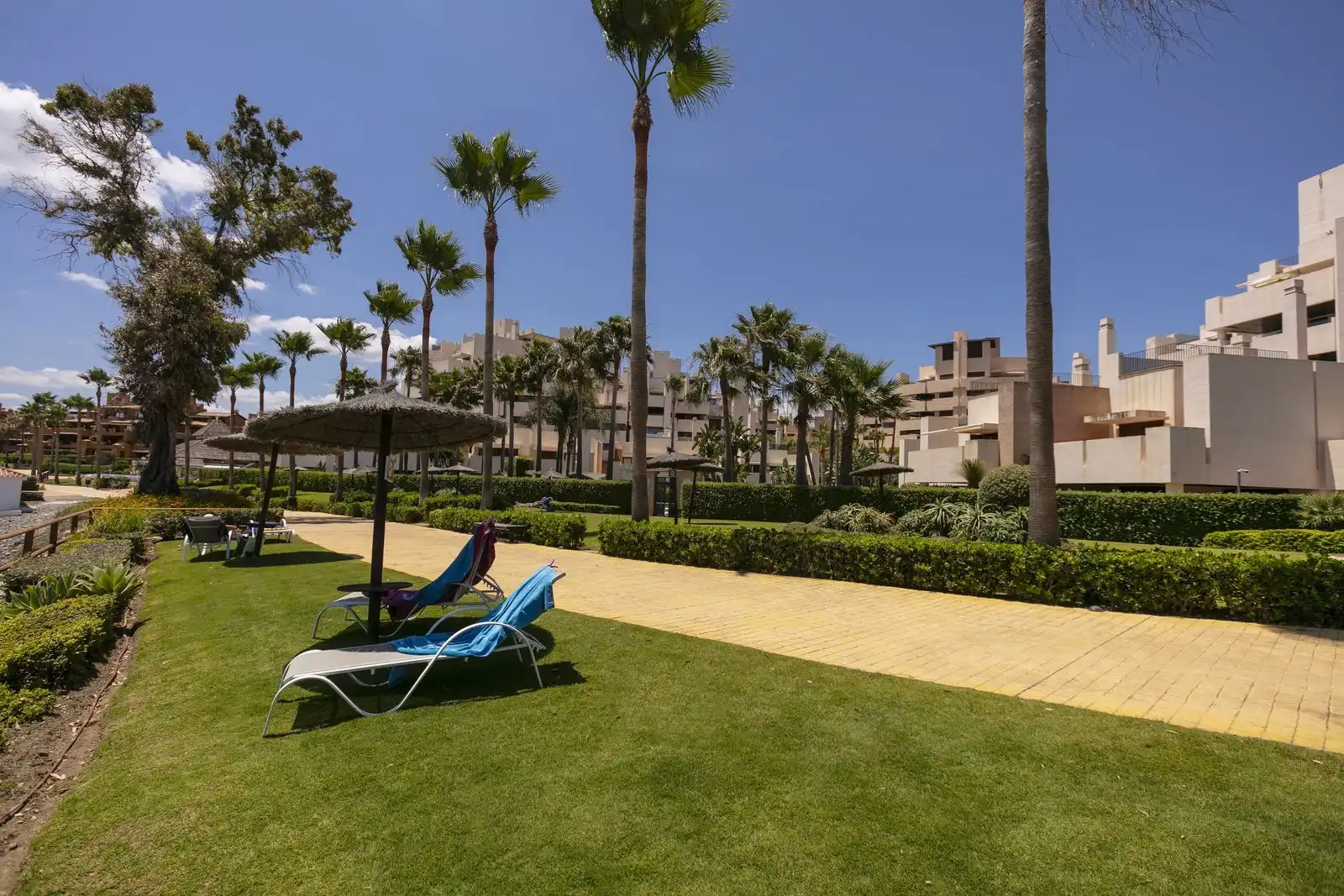 Jardí de Dúplex en venda en Estepona amb Aire condicionat, Terrassa i Traster