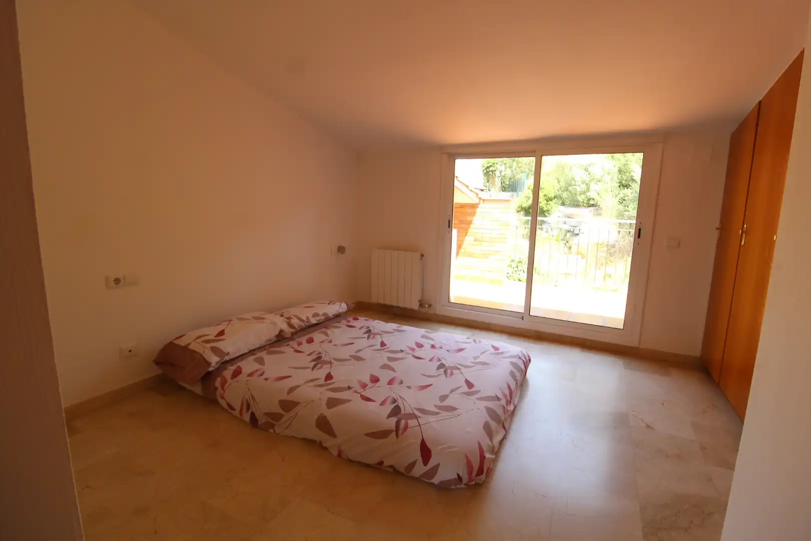 Habitación de Casa adosada en venta en Rubí con Aire acondicionado, Calefacción y Terraza