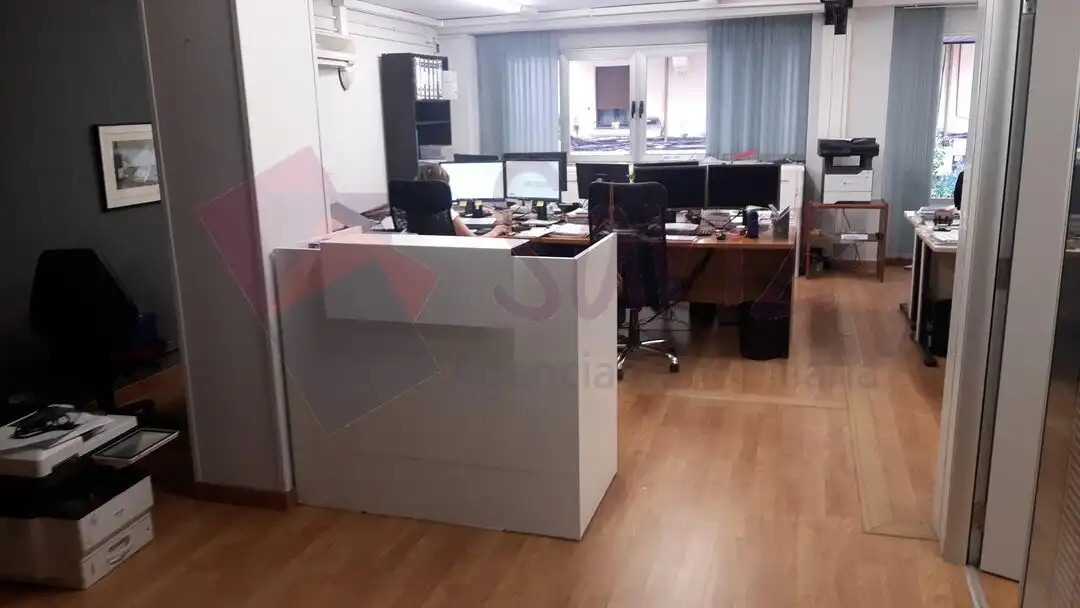 Ufficio con ascensore in vendita a Avenida República Argentina, imagen 3