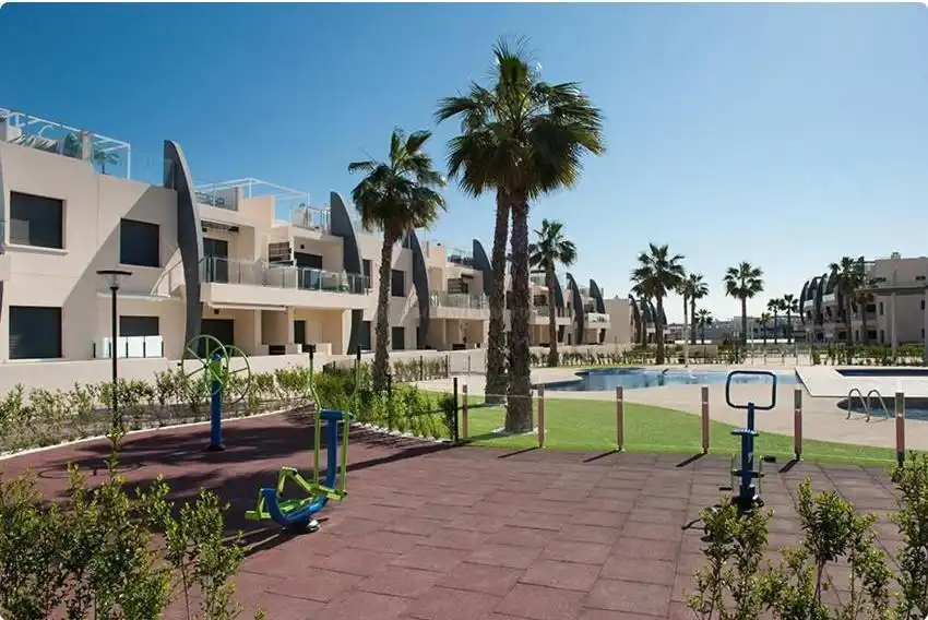 Vista exterior de Apartament en venda en Pilar de la Horadada amb Aire condicionat, Calefacció i Moblat