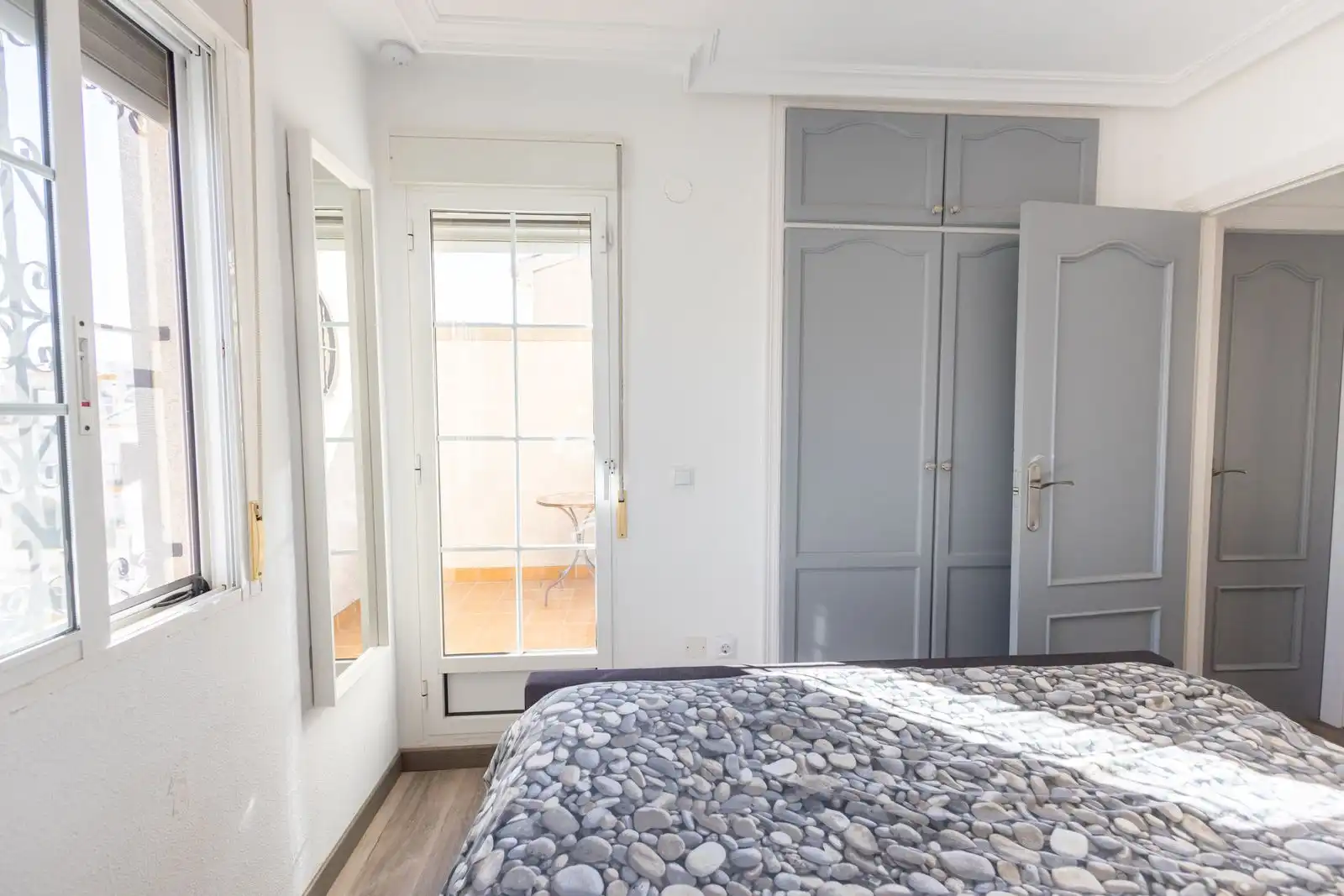 Habitación de Casa adosada en venta en Orihuela con Jardín privado, Terraza y Piscina