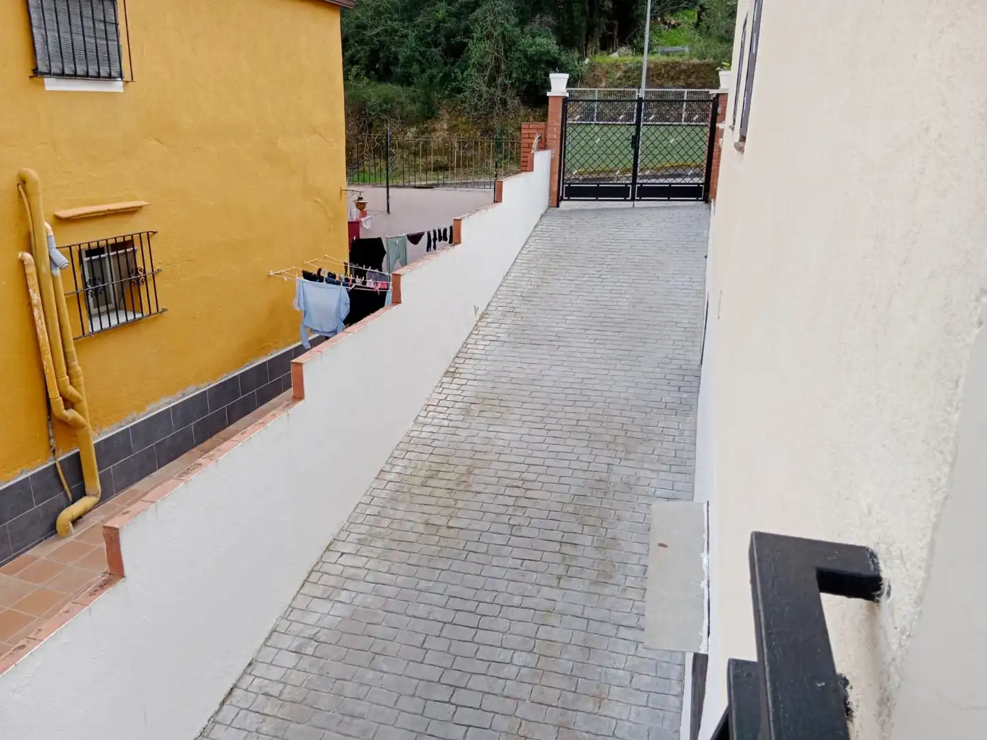 Aparcament de Casa o xalet en venda en Rubí amb Aire condicionat, Jardí privat i Terrassa