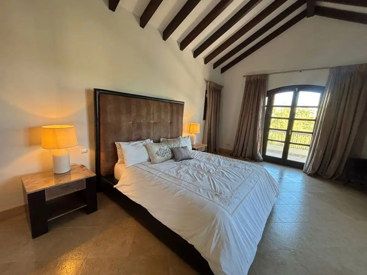 Schlafzimmer von Haus oder Chalet zur Miete in Benahavís mit Klimaanlage, Heizung und Privatgarten